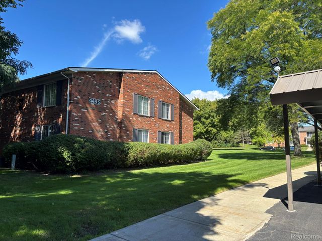 448 Fox Hills Drive S 2, Bloomfield Charter Township, MI 48304