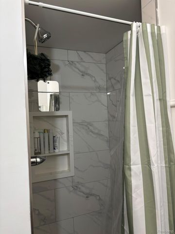 448 Fox Hills Drive S 2, Bloomfield Charter Township, MI 48304