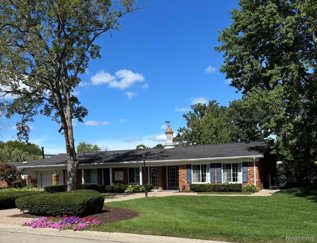 448 Fox Hills Drive S 2, Bloomfield Charter Township, MI 48304