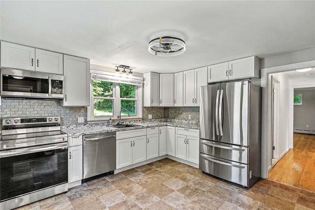 15 Highland Road, Glocester, RI 02814