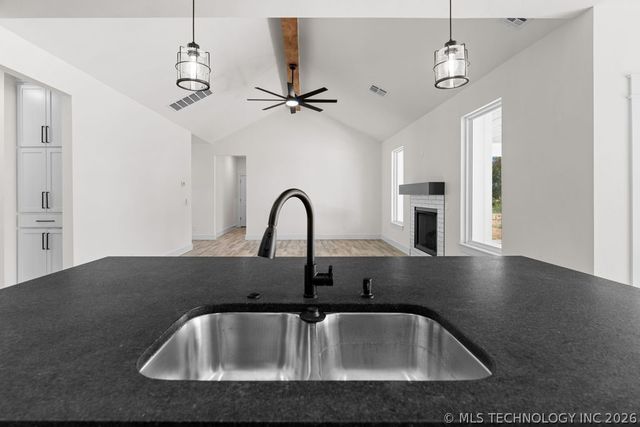 13123 Whimsical Lane, Kingston, OK 73439