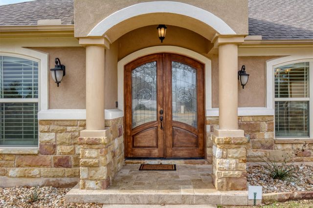 142 Trailblazer DR, Bastrop, TX 78602