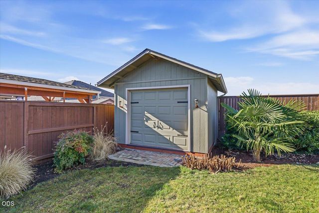 3229 Pecan Court, Medford, OR 97504