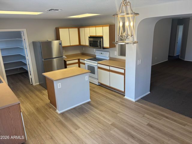 5225 E FLORIAN Avenue, Mesa, AZ 85206