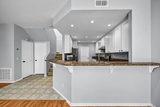 9325 Babauta Rd 8, San Diego, CA 92129