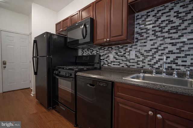 825 N 41ST ST, Philadelphia, PA 19104