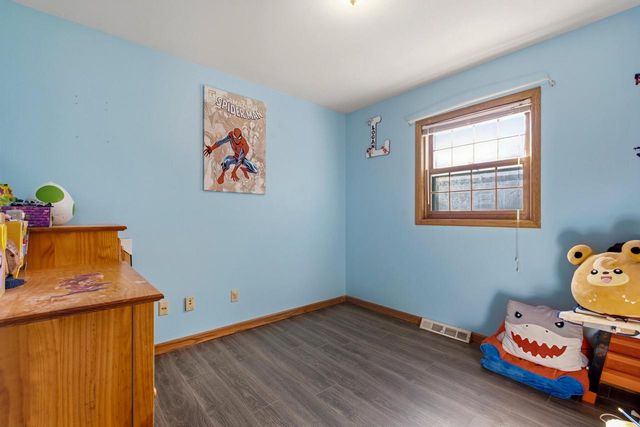 1232 Cavalier DRIVE, Waukesha, WI 53186