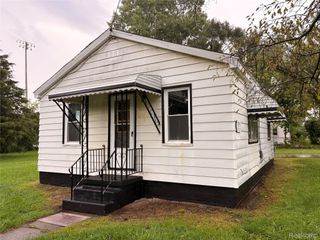 2254 E Bergin Avenue, Burton, MI 48529