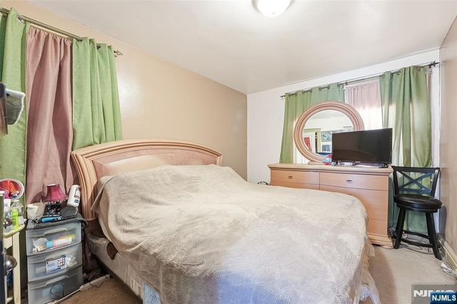 52 Harcourt Avenue, Bergenfield, NJ 07621
