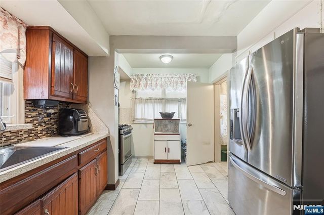 52 Harcourt Avenue, Bergenfield, NJ 07621