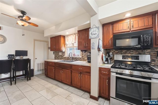 52 Harcourt Avenue, Bergenfield, NJ 07621