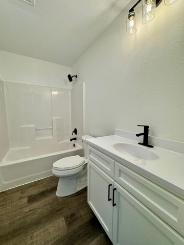 605 McKinley Street SE, Warroad, MN 56763