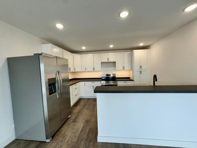 605 McKinley Street SE, Warroad, MN 56763