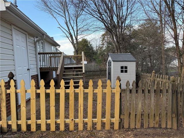 3007 Brookrun Drive, Jamestown, NC 27282