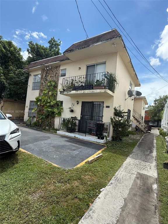 1520 SW 1st Street, Miami, FL 33135