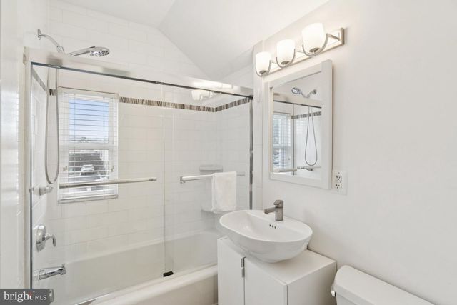 5300 WILSON BLVD, Arlington, VA 22205