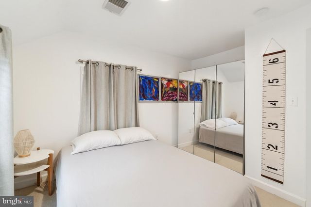 5300 WILSON BLVD, Arlington, VA 22205