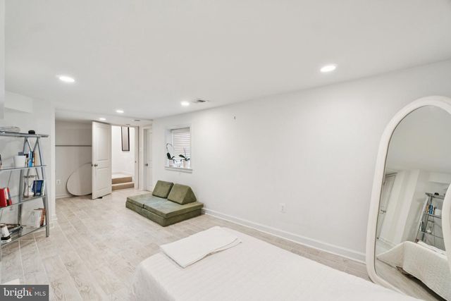 5300 WILSON BLVD, Arlington, VA 22205