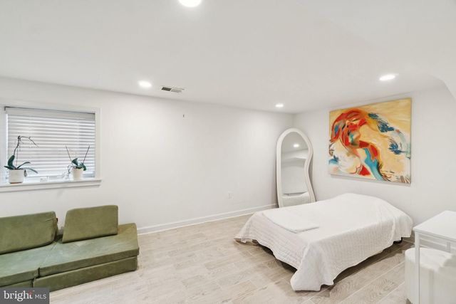 5300 WILSON BLVD, Arlington, VA 22205