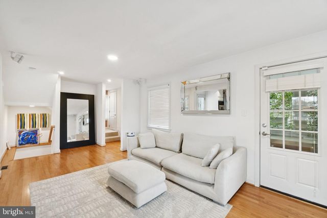 5300 WILSON BLVD, Arlington, VA 22205