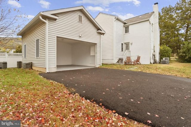 5300 WILSON BLVD, Arlington, VA 22205