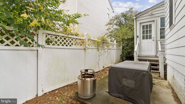 5300 WILSON BLVD, Arlington, VA 22205