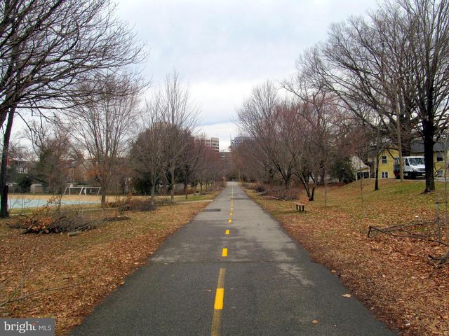 5300 WILSON BLVD, Arlington, VA 22205