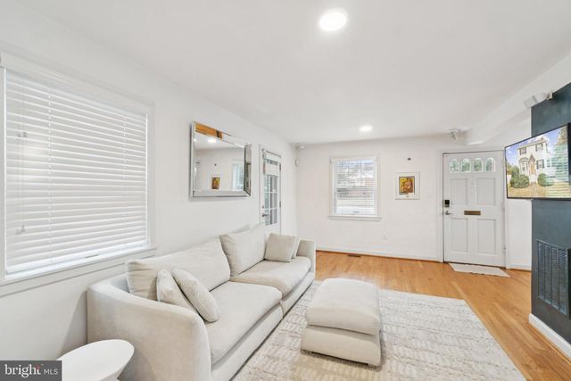 5300 WILSON BLVD, Arlington, VA 22205