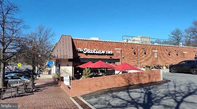 5300 WILSON BLVD, Arlington, VA 22205