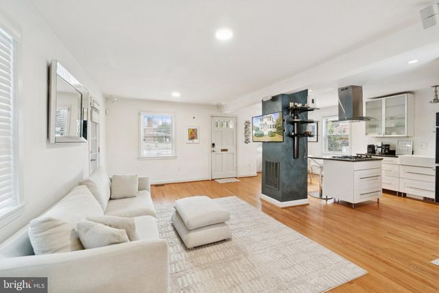 5300 WILSON BLVD, Arlington, VA 22205