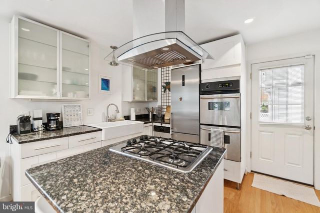 5300 WILSON BLVD, Arlington, VA 22205