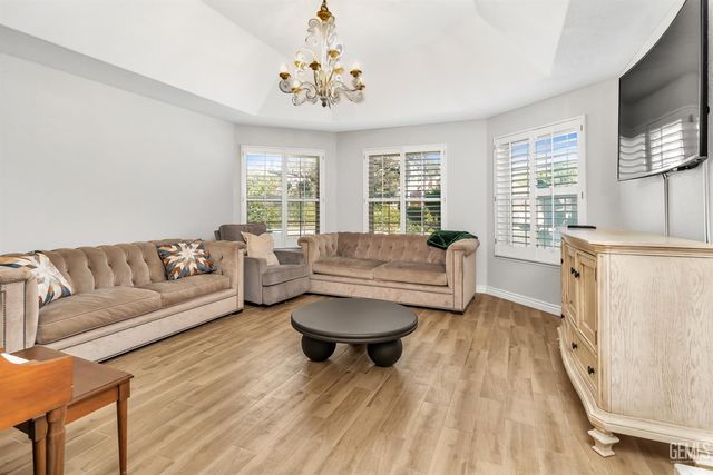 6301 Canyon View Court, Bakersfield, CA 93306