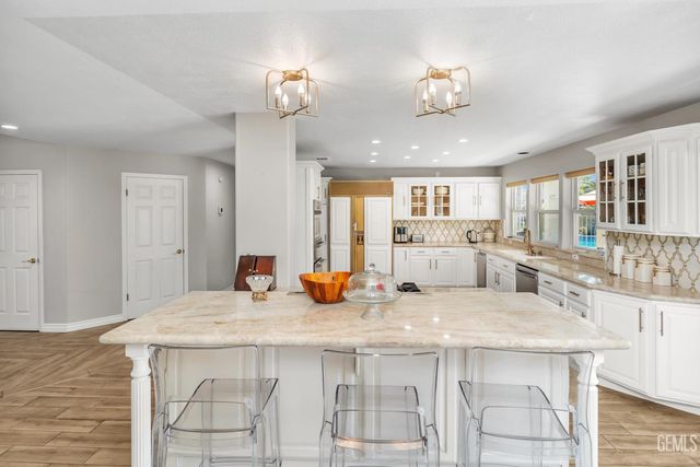 6301 Canyon View Court, Bakersfield, CA 93306