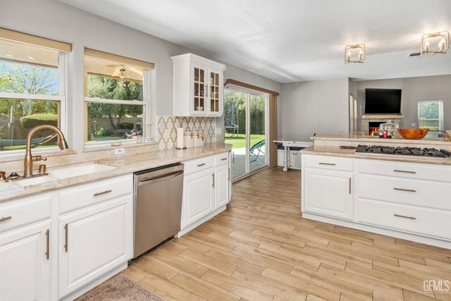 6301 Canyon View Court, Bakersfield, CA 93306