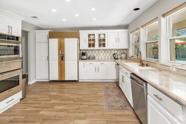 6301 Canyon View Court, Bakersfield, CA 93306