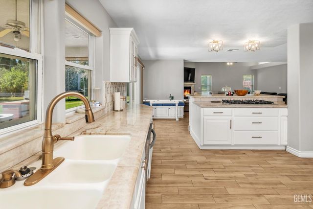 6301 Canyon View Court, Bakersfield, CA 93306