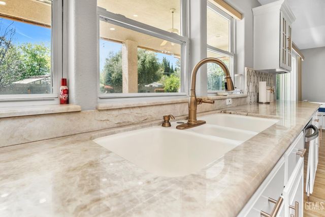 6301 Canyon View Court, Bakersfield, CA 93306