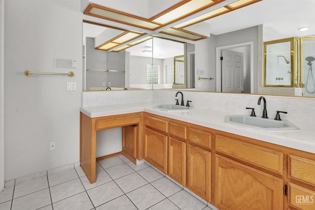 6301 Canyon View Court, Bakersfield, CA 93306