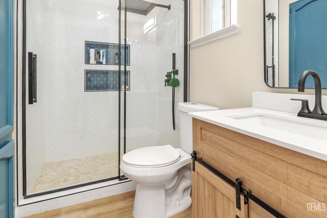 6301 Canyon View Court, Bakersfield, CA 93306