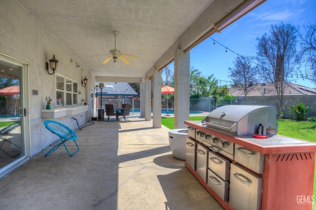 6301 Canyon View Court, Bakersfield, CA 93306