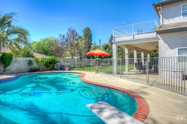 6301 Canyon View Court, Bakersfield, CA 93306