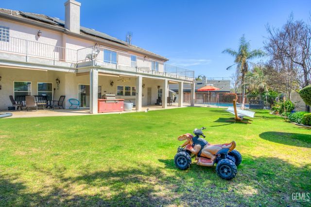 6301 Canyon View Court, Bakersfield, CA 93306