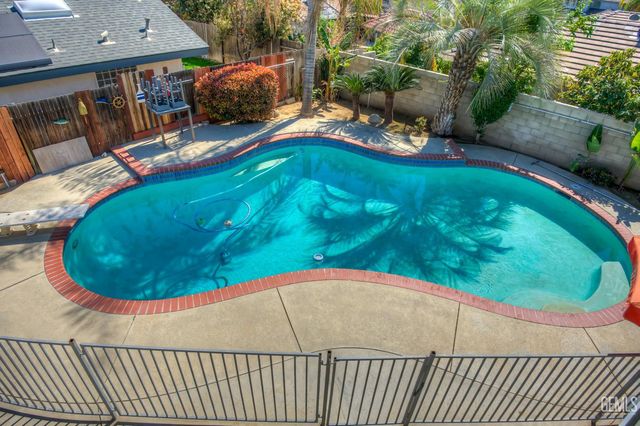 6301 Canyon View Court, Bakersfield, CA 93306