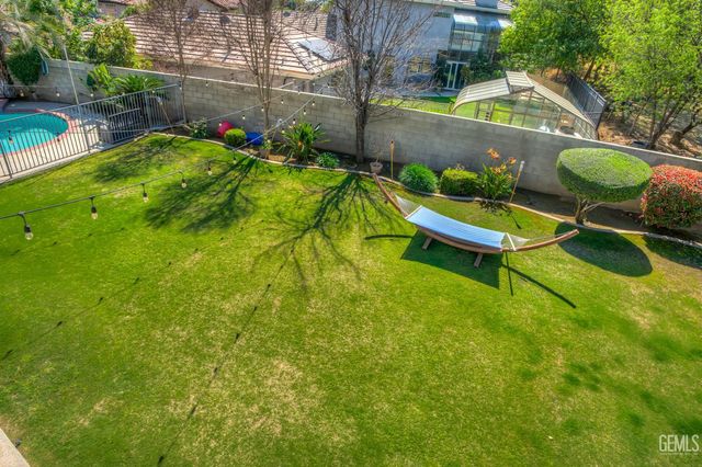 6301 Canyon View Court, Bakersfield, CA 93306