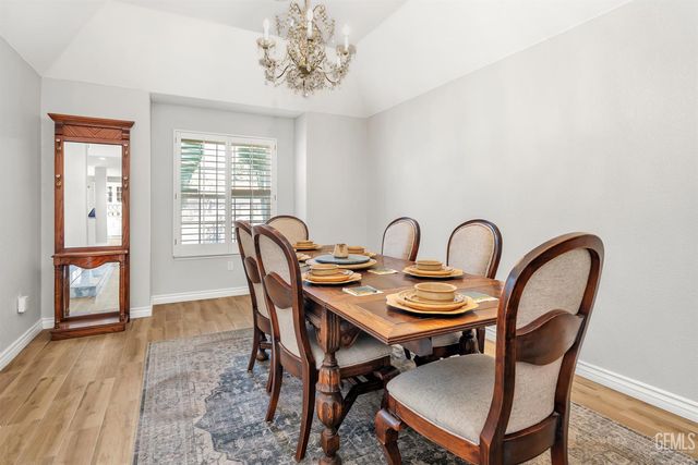 6301 Canyon View Court, Bakersfield, CA 93306