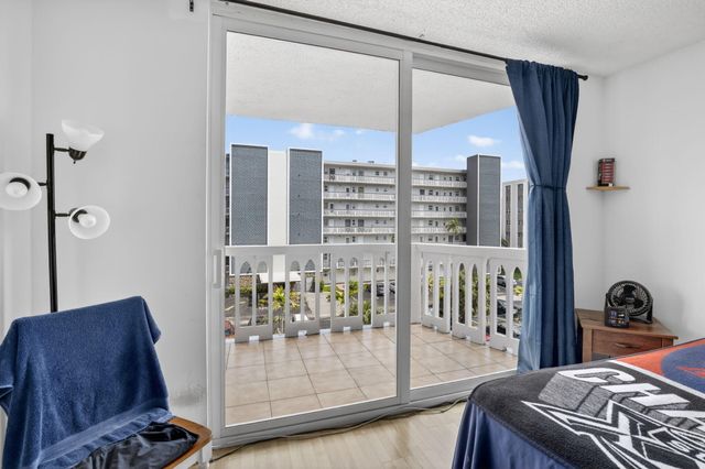 400 NE 12th Avenue 405, Hallandale Beach, FL 33009