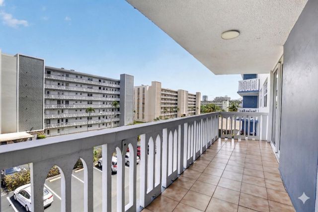 400 NE 12th Avenue 405, Hallandale Beach, FL 33009