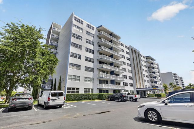 400 NE 12th Avenue 405, Hallandale Beach, FL 33009