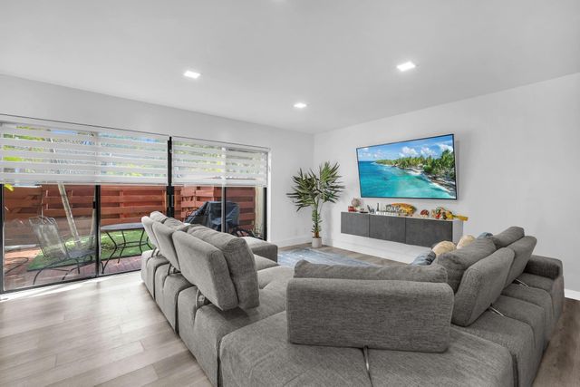 3904 Parkside Lane, Hollywood, FL 33021