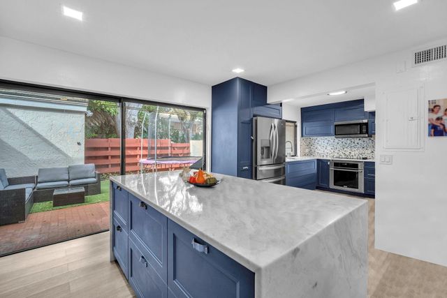 3904 Parkside Lane, Hollywood, FL 33021